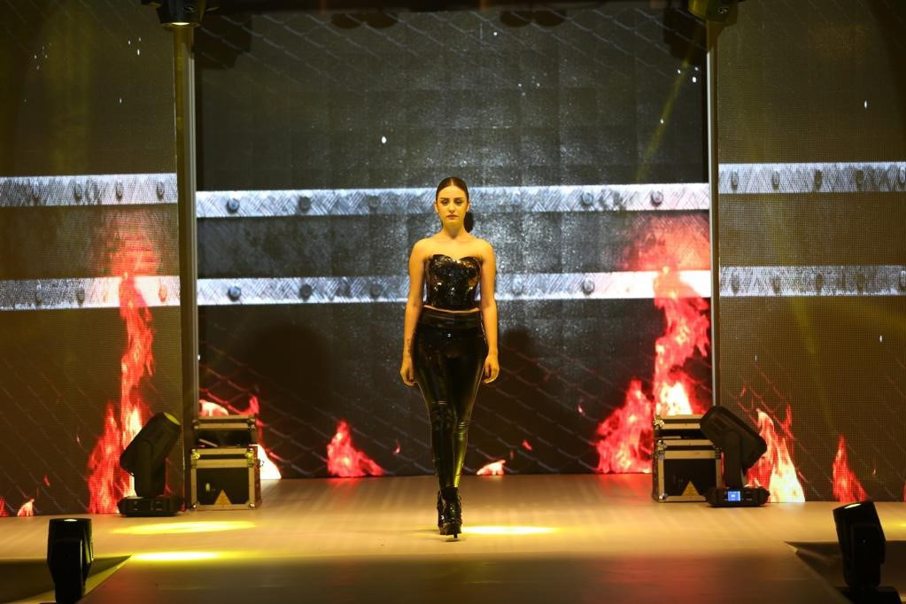 Fashion show with glass bridesmaid